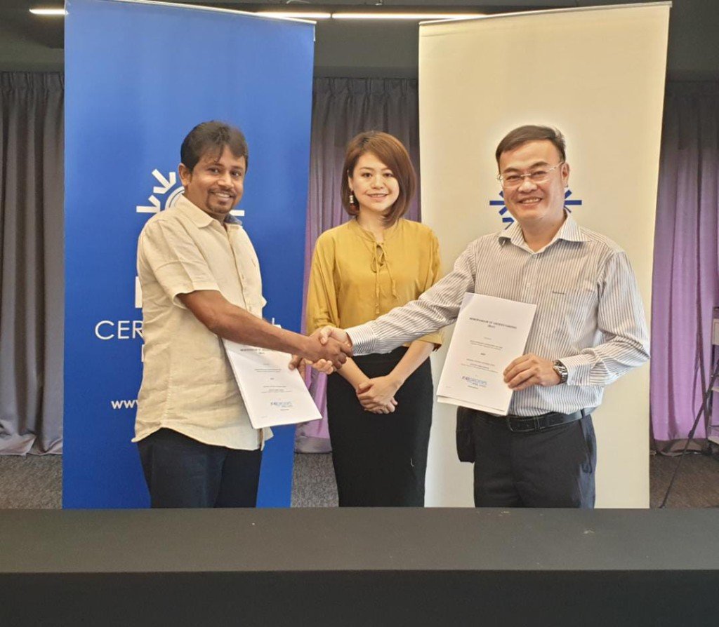 CFIPEC chief and the IPEC counterpart shake hands after exchanging signed copies of the MoU.